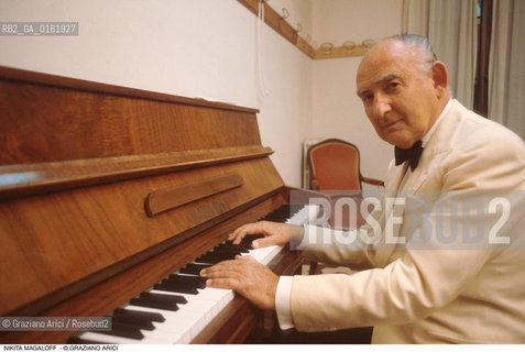 Caption: Nome: .MAGALOFF NIKITA.Descrizione: .MUSICA CLASSICA PIANISTA/AL PIANOFORTE.Credit: ©Graziano Arici/Rosebud2 / Costo: .A.Nazione: .SVIZZERA.Cittˆ: ..Data: .1994