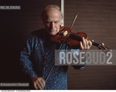 Caption: Nome: .MENUHIN YEHUDI.Descrizione: .MUSICA CLASSICA VIOLINISTA DIRETTORE DORCHESTRA/AL VIOLINO.Credit: ©Graziano Arici/Rosebud2 / Costo: .A.Nazione: .USA.Cittˆ: ..Data: .1993