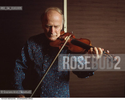 Caption: Nome: .MENUHIN YEHUDI.Descrizione: .MUSICA CLASSICA VIOLINISTA DIRETTORE DORCHESTRA/AL VIOLINO.Credit: ©Graziano Arici/Rosebud2 / Costo: .A.Nazione: .USA.Cittˆ: ..Data: .1993
