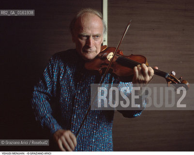 Caption: Nome: .MENUHIN YEHUDI.Descrizione: .MUSICA CLASSICA VIOLINISTA DIRETTORE DORCHESTRA/AL VIOLINO.Credit: ©Graziano Arici/Rosebud2 / Costo: .A.Nazione: .USA.Cittˆ: ..Data: .1993