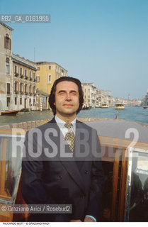 Caption: Nome: .MUTI RICCARDO.Descrizione: .MUSICA CLASSICA DIRETTORE DORCHESTRA/SULLO SFONDO IL PONTE DI RIALTO A VENEZIA.Credit: ©Graziano Arici/Rosebud2 / Costo: .A.Nazione: .ITALIA.Cittˆ: .VENEZIA.Data: .1992