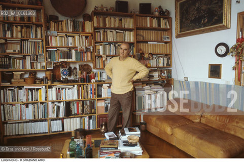 Caption: Nome: .NONO LUIGI.Descrizione: .MUSICA CLASSICA ELETTRONICA COMPOSITORE CONTEMPORANEO/NELLA SUA CASA/LIBRI.Credit: ©Graziano Arici/Rosebud2 / Costo: .A.Nazione: .ITALIA.Cittˆ: ..Data: .1983