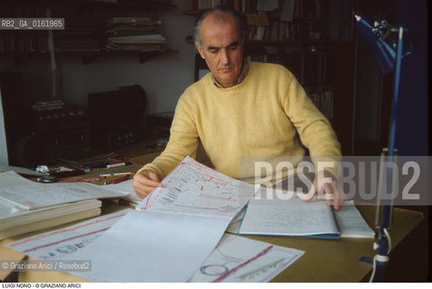 Caption: Nome: .NONO LUIGI.Descrizione: .MUSICA CLASSICA ELETTRONICA COMPOSITORE CONTEMPORANEO/CON SPARTITI NELLA SUA CASA.Credit: ©Graziano Arici/Rosebud2 / Costo: .A.Nazione: .ITALIA.Cittˆ: ..Data: .1983