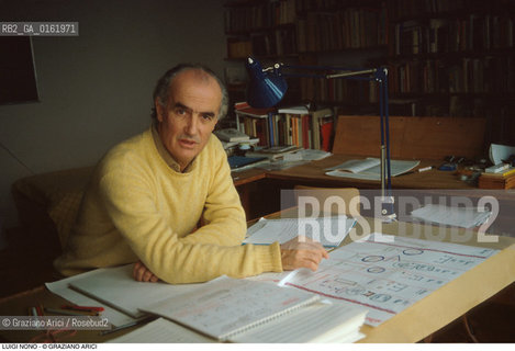 Caption: Nome: .NONO LUIGI.Descrizione: .MUSICA CLASSICA ELETTRONICA COMPOSITORE CONTEMPORANEO/CON SPARTITI NELLA SUA CASA.Credit: ©Graziano Arici/Rosebud2 / Costo: .A.Nazione: .ITALIA.Cittˆ: ..Data: .1983