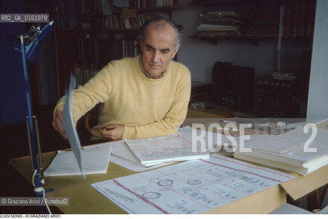 Caption: Nome: .NONO LUIGI.Descrizione: .MUSICA CLASSICA ELETTRONICA COMPOSITORE CONTEMPORANEO/CON SPARTITI NELLA SUA CASA.Credit: ©Graziano Arici/Rosebud2 / Costo: .A.Nazione: .ITALIA.Cittˆ: ..Data: .1983