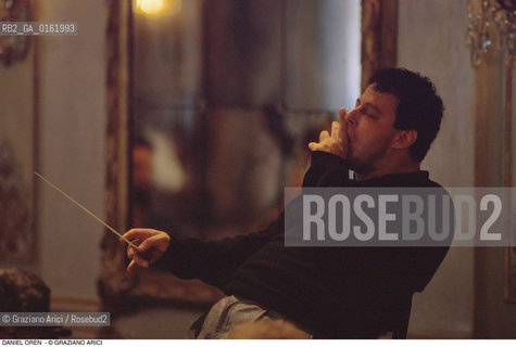 Caption: Nome: .OREN DANIEL.Descrizione: .MUSICA CLASSICA DIRETTORE DORCHESTRA/DIRIGE NELLE SALE APOLLINEE DEL TEATRO LA FENICE.Credit: ©Graziano Arici/Rosebud2 / Costo: .A.Nazione: .ISRAELE.Cittˆ: ..Data: .1991