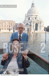 Caption: Nome: .PETRASSI GOFFREDO.Descrizione: .MUSICA CLASSICA COMPOSITORE CONTEMPORANEO/CON LA MOGLIE SULLO SFONDO LA BASILICA DELLA SALUTE A VENEZIA.Credit: ©Graziano Arici/Rosebud2 / Costo: .A.Nazione: .ITALIA.Cittˆ: .VENEZIA.Data: .1990