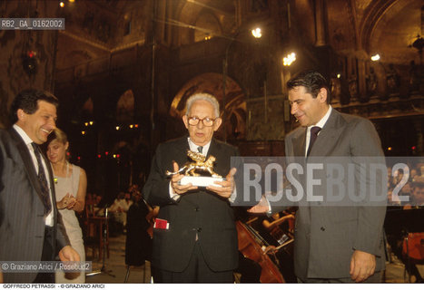 Caption: Nome: .PETRASSI GOFFREDO.Descrizione: .MUSICA CLASSICA COMPOSITORE CONTEMPORANEO/CON  IL MINISTRO DONOFRIO DURANTE LA CONSEGNA DEL LEONE DORO ALLA CARRIERA NELLA BASILICA DI SAN MARCO.Credit: ©Graziano Arici/Rosebud2 / Costo: .A.Nazione: .ITALIA.Cittˆ: ..Data: .1990