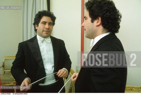 Caption: Nome: .RIZZI CARLO.Descrizione: .MUSICA CLASSICA DIRETTORE DORCHESTRA/ALLO SPECCHIO.Credit: ©Graziano Arici/Rosebud2 / Costo: .A.Nazione: .ITALIA.Cittˆ: ..Data: .1995
