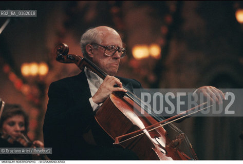 Caption: Nome: .ROSTROPOVIC MSTISLAV.Descrizione: .MUSICA CLASSICA DIRETTORE DORCHESTRA VIOLONCELLISAT/AL VIOLONCELLO.Credit: ©Graziano Arici/Rosebud2 / Costo: .A.Nazione: .RUSSIA.Cittˆ: ..Data: .1994