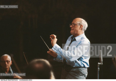 Caption: Nome: .ROSTROPOVIC MSTISLAV.Descrizione: .MUSICA CLASSICA DIRETTORE DORCHESTRA VIOLONCELLISAT/DIRIGE.Credit: ©Graziano Arici/Rosebud2 / Costo: .A.Nazione: .RUSSIA.Cittˆ: ..Data: .1994