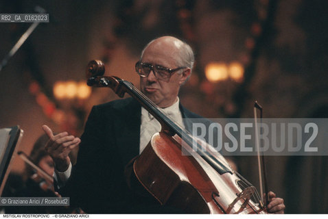 Caption: Nome: .ROSTROPOVIC MSTISLAV.Descrizione: .MUSICA CLASSICA DIRETTORE DORCHESTRA VIOLONCELLISAT/AL VIOLONCELLO.Credit: ©Graziano Arici/Rosebud2 / Costo: .A.Nazione: .RUSSIA.Cittˆ: ..Data: .1994