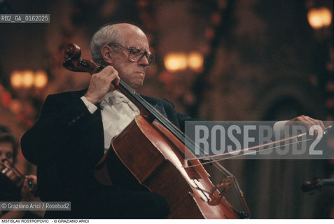 Caption: Nome: .ROSTROPOVIC MSTISLAV.Descrizione: .MUSICA CLASSICA DIRETTORE DORCHESTRA VIOLONCELLISAT/AL VIOLONCELLO.Credit: ©Graziano Arici/Rosebud2 / Costo: .A.Nazione: .RUSSIA.Cittˆ: ..Data: .1994