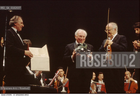 Caption: Nome: .STERN ISAAC.Descrizione: .MUSICA CLASSICA VIOLINISTA PREMIO UNA VITA PER LA MUSICA CON SALVATORE ACCARDO E BRUNO TOSI.Credit: ©Graziano Arici/Rosebud2 / Costo: .A.Nazione: .UCRAINA.Cittˆ: ..Data: .1994