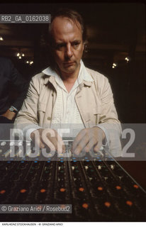 Caption: Nome: .STOCKHAUSEN KARLHEINZ.Descrizione: .MUSICA CLASSICA ELETTRONICA COMPOSITORE CONTEMPORANEO/AL MIXER.Credit: ©Graziano Arici/Rosebud2 / Costo: .A.Nazione: .GERMANIA.Cittˆ: ..Data: .1989