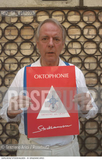 Caption: Nome: .STOCKHAUSEN KARLHEINZ.Descrizione: .MUSICA CLASSICA ELETTRONICA COMPOSITORE CONTEMPORANEO/CON SPARTITO.Credit: ©Graziano Arici/Rosebud2 / Costo: .A.Nazione: .GERMANIA.Cittˆ: ..Data: .1995