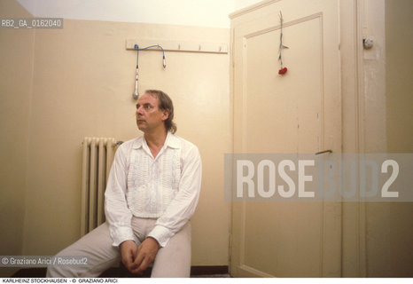 Caption: Nome: .STOCKHAUSEN KARLHEINZ.Descrizione: .MUSICA CLASSICA ELETTRONICA COMPOSITORE CONTEMPORANEO/MICROFONO.Credit: ©Graziano Arici/Rosebud2 / Costo: .A.Nazione: .GERMANIA.Cittˆ: ..Data: .1995