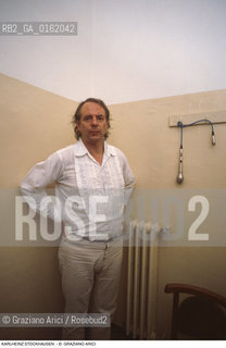 Caption: Nome: .STOCKHAUSEN KARLHEINZ.Descrizione: .MUSICA CLASSICA ELETTRONICA COMPOSITORE CONTEMPORANEO/MICROFONO.Credit: ©Graziano Arici/Rosebud2 / Costo: .A.Nazione: .GERMANIA.Cittˆ: ..Data: .1995