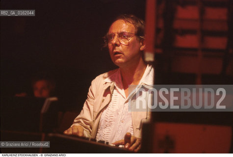Caption: Nome: .STOCKHAUSEN KARLHEINZ.Descrizione: .MUSICA CLASSICA ELETTRONICA COMPOSITORE CONTEMPORANEO/AL MIXER.Credit: ©Graziano Arici/Rosebud2 / Costo: .A.Nazione: .GERMANIA.Cittˆ: ..Data: .1989