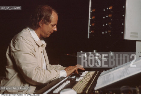 Caption: Nome: .STOCKHAUSEN KARLHEINZ.Descrizione: .MUSICA CLASSICA ELETTRONICA COMPOSITORE CONTEMPORANEO/AL MIXER.Credit: ©Graziano Arici/Rosebud2 / Costo: .A.Nazione: .GERMANIA.Cittˆ: ..Data: .1989
