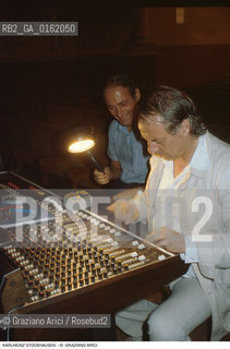 Caption: Nome: .STOCKHAUSEN KARLHEINZ.Descrizione: .MUSICA CLASSICA ELETTRONICA COMPOSITORE CONTEMPORANEO/AL MIXER.Credit: ©Graziano Arici/Rosebud2 / Costo: .A.Nazione: .GERMANIA.Cittˆ: ..Data: .1989