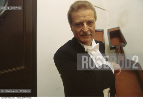 Caption: Nome: .KRAUS ALFREDO.Descrizione: .MUSICA CLASSICA CANTANTE LIRICO TENORE/CUSTODIA CONTRABASSO.Credit: ©Graziano Arici/Rosebud2 / Costo: .A.Nazione: .SPAGNA.Cittˆ: ..Data: .1995
