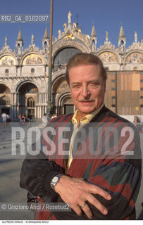 Caption: Nome: .KRAUS ALFREDO.Descrizione: .MUSICA CLASSICA CANTANTE LIRICO TENORE/SULLO SFONDO LA BASILICA DI SAN MARCO A VENEZIA.Credit: ©Graziano Arici/Rosebud2 / Costo: .A.Nazione: .SPAGNA.Cittˆ: .VENEZIA.Data: .1996