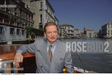 Caption: Nome: .KRAUS ALFREDO.Descrizione: .MUSICA CLASSICA CANTANTE LIRICO TENORE/SUL CANAL GRANDE A VENEZIA.Credit: ©Graziano Arici/Rosebud2 / Costo: .A.Nazione: .SPAGNA.Cittˆ: .VENEZIA.Data: .1996