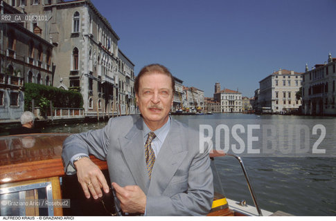 Caption: Nome: .KRAUS ALFREDO.Descrizione: .MUSICA CLASSICA CANTANTE LIRICO TENORE/SUL CANAL GRANDE A VENEZIA.Credit: ©Graziano Arici/Rosebud2 / Costo: .A.Nazione: .SPAGNA.Cittˆ: .VENEZIA.Data: .1996