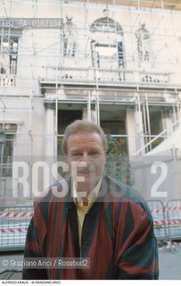 Caption: Nome: .KRAUS ALFREDO.Descrizione: .MUSICA CLASSICA CANTANTE LIRICO TENORE/DAVANTI IL GRAN TEATRO LA FENICE A VENEZIA.Credit: ©Graziano Arici/Rosebud2 / Costo: .A.Nazione: .SPAGNA.Cittˆ: ..Data: .1996