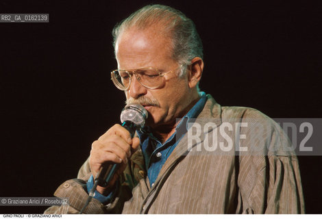Caption: Nome: .PAOLI GINO.Descrizione: .MUSICA POP CANTAUTORE/CON OCCHIALI.Credit: ©Graziano Arici/Rosebud2 / Costo: .A.Nazione: .ITALIA.Cittˆ: ..Data: .1996