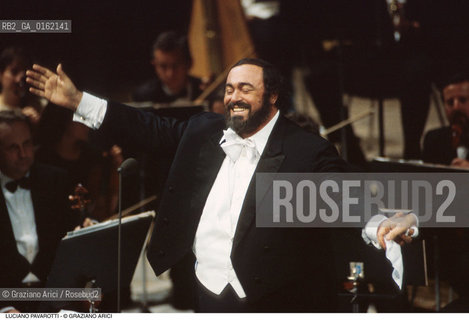 Caption: Nome: .PAVAROTTI LUCIANO.Descrizione: .MUSICA CLASSICA CANTANTE LIRICO TENORE/CON ORCHESTRA SULLO SFONDO.Credit: ©Graziano Arici/Rosebud2 / Costo: .A.Nazione: .ITALIA.Cittˆ: ..Data: .1994