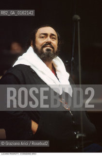 Caption: Nome: .PAVAROTTI LUCIANO.Descrizione: .MUSICA CLASSICA CANTANTE LIRICO TENORE/CON ASCIUGAMANO ATTORNO AL COLLO.Credit: ©Graziano Arici/Rosebud2 / Costo: .A.Nazione: .ITALIA.Cittˆ: ..Data: .1994
