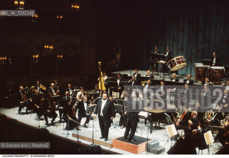 Caption: Nome: .PAVAROTTI LUCIANO.Descrizione: .MUSICA CLASSICA CANTANTE LIRICO TENORE/CON ORCHESTRA.Credit: ©Graziano Arici/Rosebud2 / Costo: .A.Nazione: .ITALIA.Cittˆ: ..Data: .1994