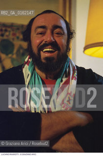 Caption: Nome: .PAVAROTTI LUCIANO.Descrizione: .MUSICA CLASSICA CANTANTE LIRICO TENORE/CON FOULARD.Credit: ©Graziano Arici/Rosebud2 / Costo: .A.Nazione: .ITALIA.Cittˆ: ..Data: .1994