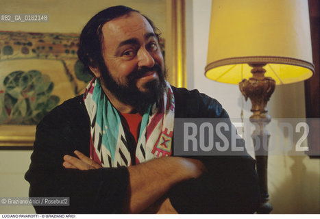 Caption: Nome: .PAVAROTTI LUCIANO.Descrizione: .MUSICA CLASSICA CANTANTE LIRICO TENORE/CON FOULARD.Credit: ©Graziano Arici/Rosebud2 / Costo: .A.Nazione: .ITALIA.Cittˆ: ..Data: .1994