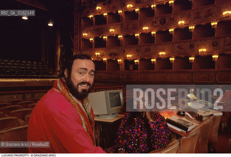 Caption: Nome: .PAVAROTTI LUCIANO.Descrizione: .MUSICA CLASSICA CANTANTE LIRICO TENORE/CON MEZZOSOPRANO SHIRLEY VERRETT NEL GRAN TEATRO LA FENICE.Credit: ©Graziano Arici/Rosebud2 / Costo: .A.Nazione: .ITALIA.Cittˆ: ..Data: .1990