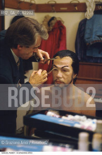 Caption: Nome: .RAMEY SAMUEL.Descrizione: .MUSICA CLASSICA CANTANTE LIRICO BASSO-BARITONO/IN CAMERINO AL TRUCCO PER IL RUOLO DI MEFISTOFELE .Credit: ©Graziano Arici/Rosebud2 / Costo: .A.Nazione: .USA.Cittˆ: ..Data: .1994