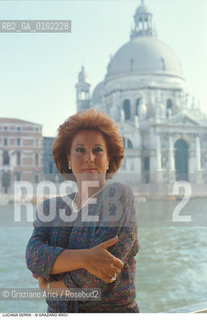 Caption: Nome: .SERRA LUCIANA.Descrizione: .MUSICA CLASSICA CANTANTE LIRICA SOPRANO/SULLO SFONDO LA CHIESA DELLA SALUTE A VENEZIA.Credit: ©Graziano Arici/Rosebud2 / Costo: .A.Nazione: .ITALIA.Cittˆ: .VENEZIA.Data: .1993