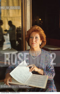 Caption: Nome: .SERRA LUCIANA.Descrizione: .MUSICA CLASSICA CANTANTE LIRICA SOPRANO/CON SPARTITO.Credit: ©Graziano Arici/Rosebud2 / Costo: .A.Nazione: .ITALIA.Cittˆ: ..Data: .1993