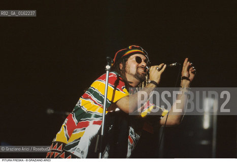Caption: Nome: .SIR OLIVER SKARDY.Descrizione: .alias GAETANO SCARDICCHIO/MUSICA REGGAE POP CANTANTE PITURA FRESKA/CON CAPPELLO RASTA E OCCHIALI DA SOLE.Credit: ©Graziano Arici/Rosebud2 / Costo: .A.Nazione: .ITALIA.Cittˆ: ..Data: .1996