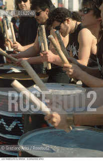 Caption: Nome: .LES TAMBOURS DU BRONX.Descrizione: .MUSICA PERCUSSIONI/CON BIDONI.Credit: ©Graziano Arici/Rosebud2 / Costo: .A.Nazione: .FRANCIA.Cittˆ: ..Data: .1996