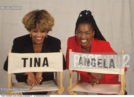 Caption: Nome: .TURNER TINA.Descrizione: .MUSICA SOUL RHYTHMN BLUES ROCK CANTANTE/CON LATTRICE ANGELA BASSETT/SEDIE.Credit: ©Graziano Arici/Rosebud2 / Costo: .A.Nazione: .USA.Cittˆ: ..Data: .1995