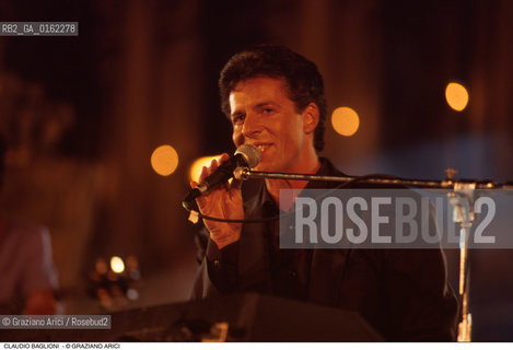 Caption: Nome: .BAGLIONI CLAUDIO.Descrizione: .MUSICA POP CANTAUTORE.Credit: ©Graziano Arici/Rosebud2 / Costo: .A.Nazione: .ITALIA.Cittˆ: ..Data: .1991