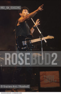 Caption: Nome: .BENNATO EDOARDO.Descrizione: .MUSICA POP CANTAUTORE/ALLA CHITARRA.Credit: ©Graziano Arici/Rosebud2 / Costo: .A.Nazione: .ITALIA.Cittˆ: ..Data: .1988