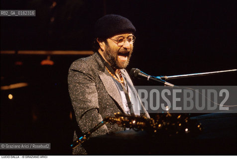 Caption: Nome: .DALLA LUCIO.Descrizione: .MUSICA POP CANTAUTORE/CON CAPPELLO.Credit: ©Graziano Arici/Rosebud2 / Costo: .A.Nazione: .ITALIA.Cittˆ: ..Data: .1988