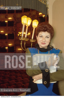 Caption: Nome: .DEVIA MARIELLA.Descrizione: .MUSICA CLASSICA CANTANTE LIRICA SOPRANO/CON SPARTITO NEL GRAN TEATRO LA FENICE.Credit: ©Graziano Arici/Rosebud2 / Costo: .A.Nazione: .ITALIA.Cittˆ: ..Data: .1995