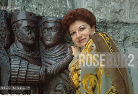 Caption: Nome: .DEVIA MARIELLA.Descrizione: .MUSICA CLASSICA CANTANTE LIRICA SOPRANO/VICINO AI TETRARCHI A VENEZIA.Credit: ©Graziano Arici/Rosebud2 / Costo: .A.Nazione: .ITALIA.Cittˆ: .VENEZIA.Data: .1995