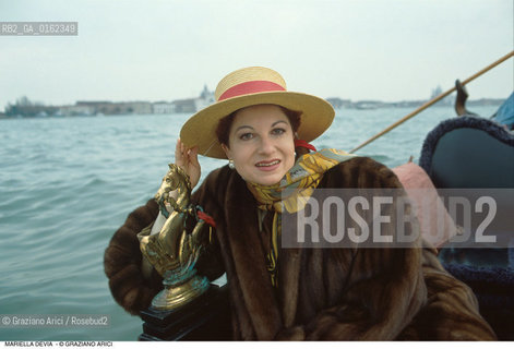 Caption: Nome: .DEVIA MARIELLA.Descrizione: .MUSICA CLASSICA CANTANTE LIRICA SOPRANO/CON CAPPELLO A VENEZIA.Credit: ©Graziano Arici/Rosebud2 / Costo: .A.Nazione: .ITALIA.Cittˆ: .VENEZIA.Data: .1995