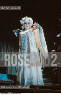Caption: Nome: .DIMITROVA GHENA.Descrizione: .MUSICA CLASSICA CANTANTE LIRICA SOPRANO/CON UN COSTUME DI SCENA NEL GRAN TEATRO LA FENICE.Credit: ©Graziano Arici/Rosebud2 / Costo: .A.Nazione: .BULGARIA.Cittˆ: ..Data: .1995